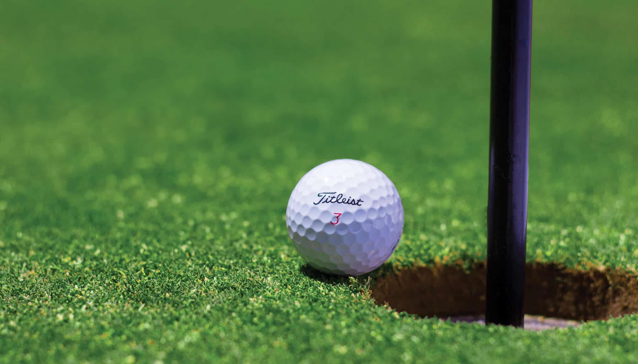 golf-ball-by-flag